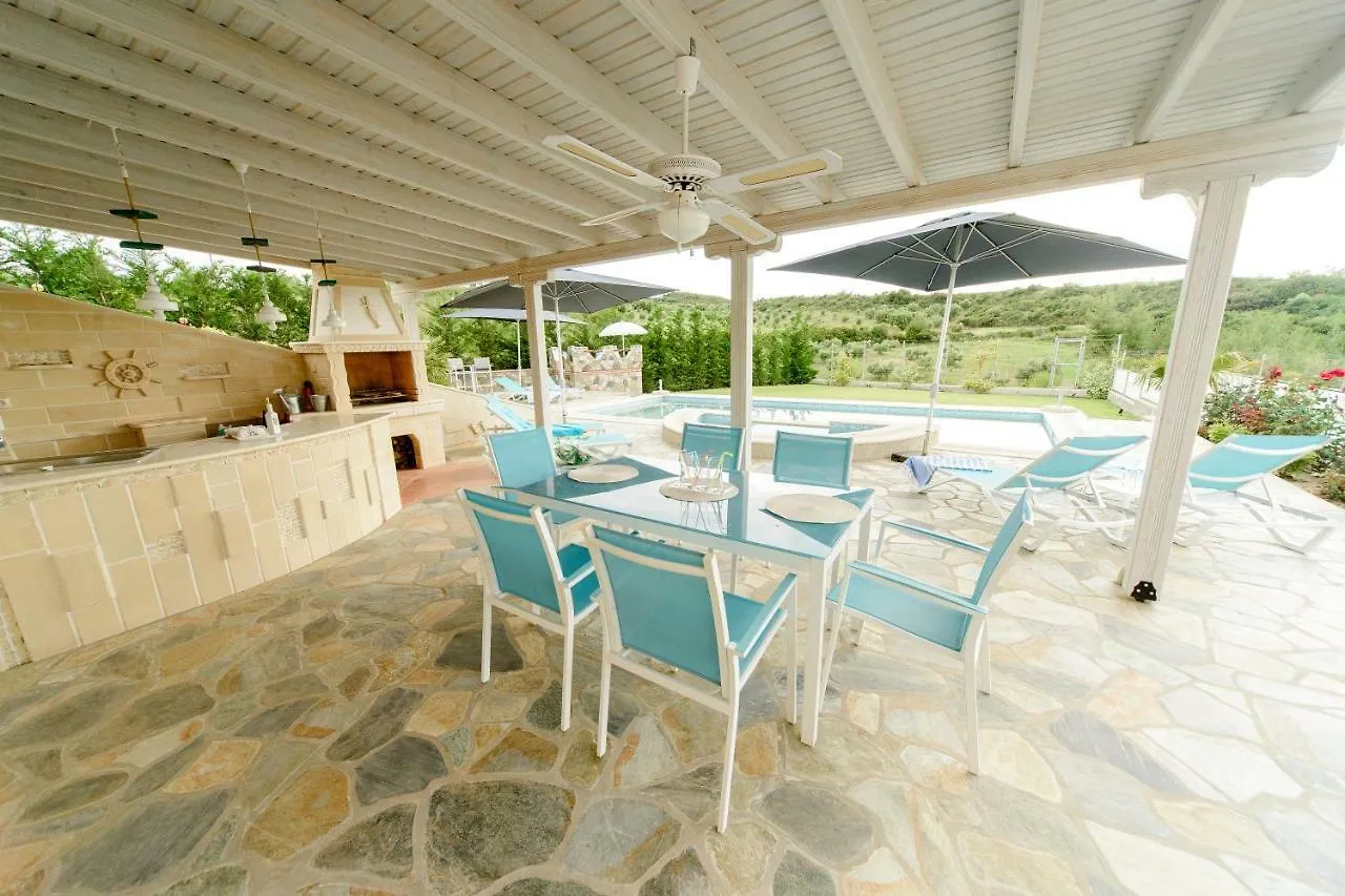 חניוטי Villa Alina 0*,